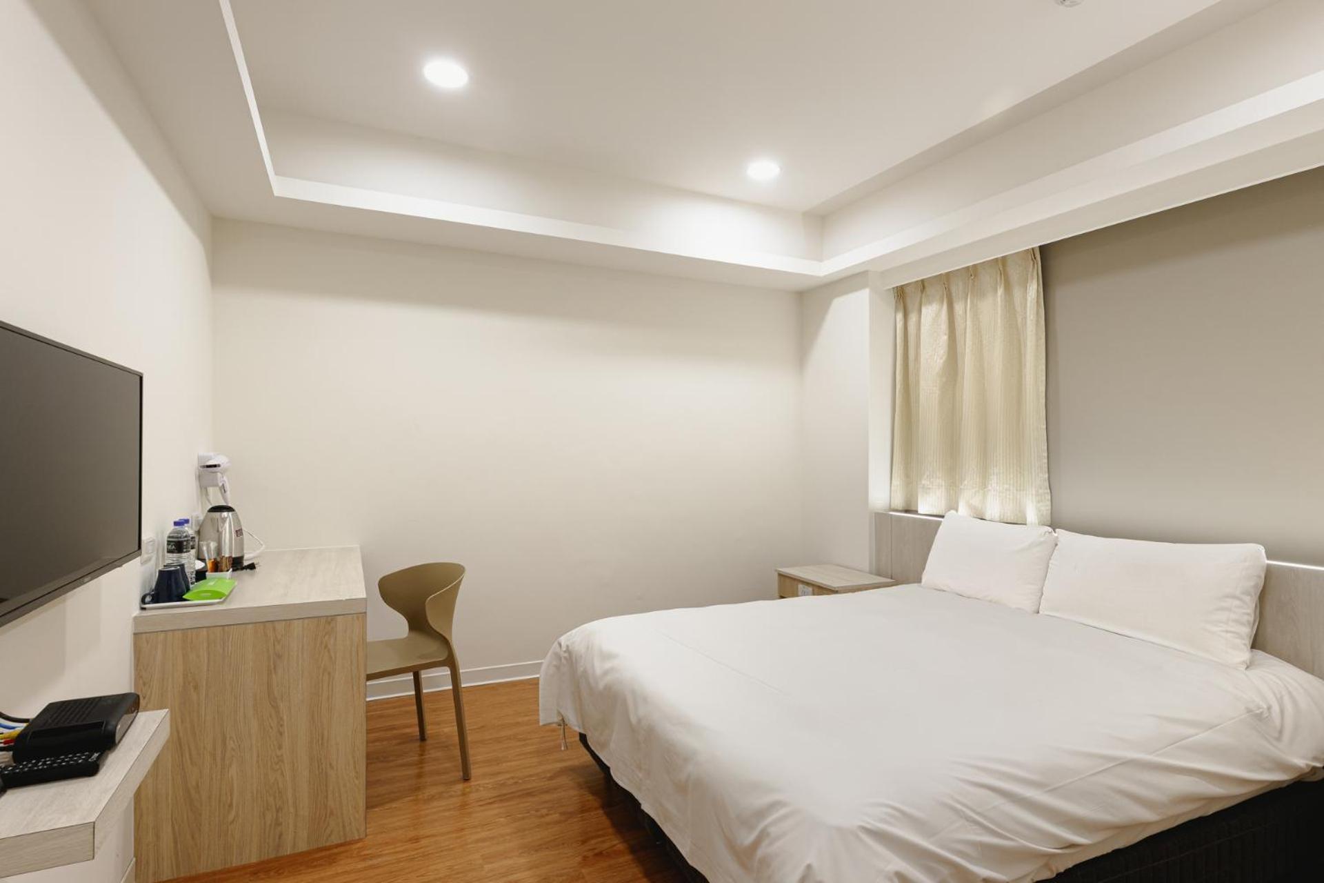 Kiwi Express Hotel - Zhongqing Taichung Exterior foto